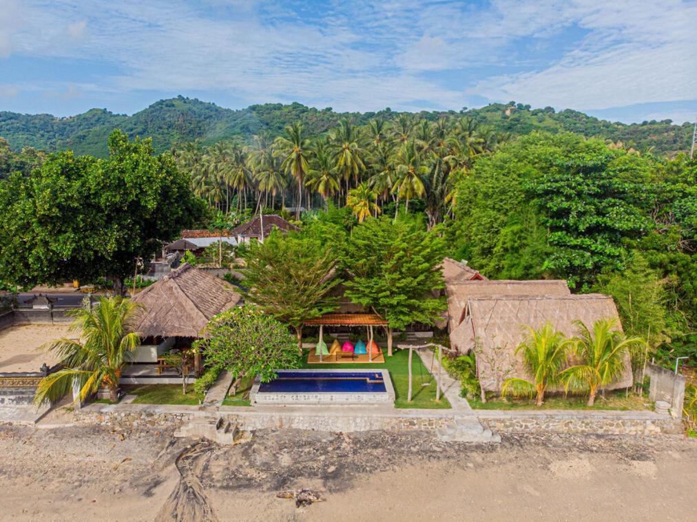 Krisna Bungalows And Restaurant Секотонг Екстериор снимка
