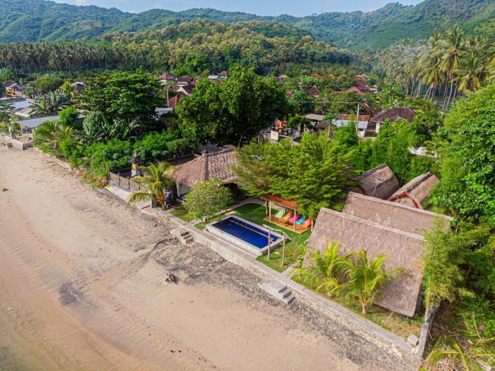 Krisna Bungalows And Restaurant Секотонг Екстериор снимка