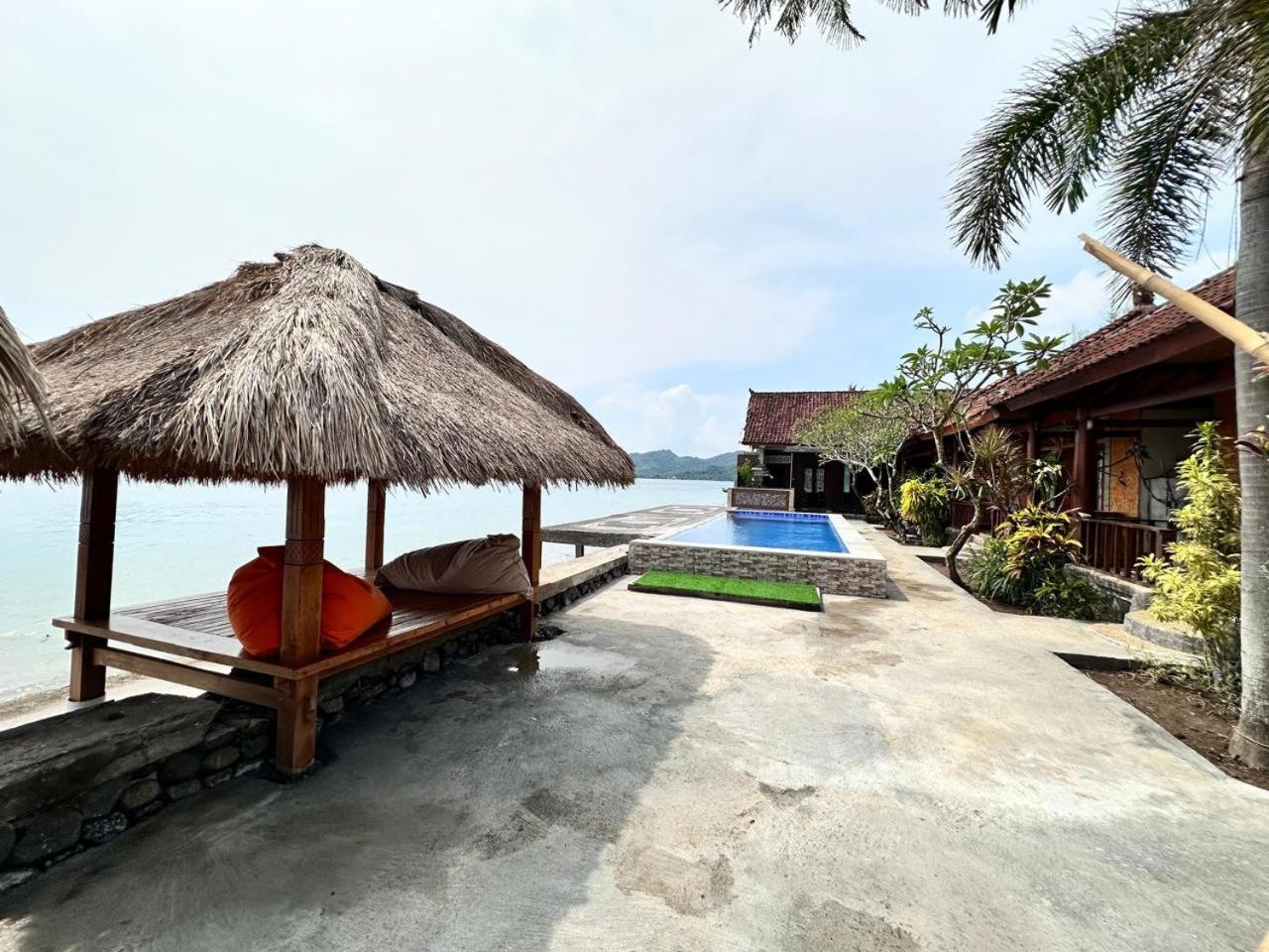 Krisna Bungalows And Restaurant Секотонг Екстериор снимка
