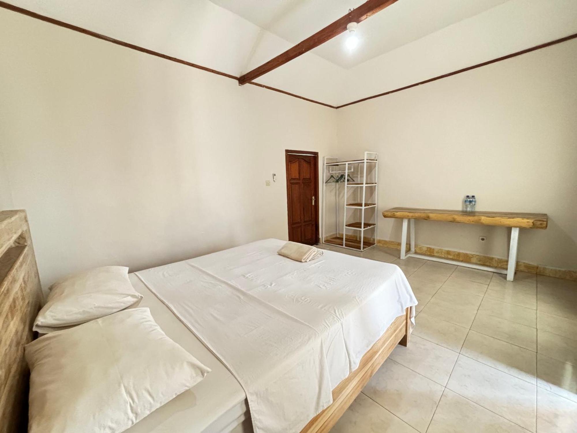 Krisna Bungalows And Restaurant Секотонг Екстериор снимка