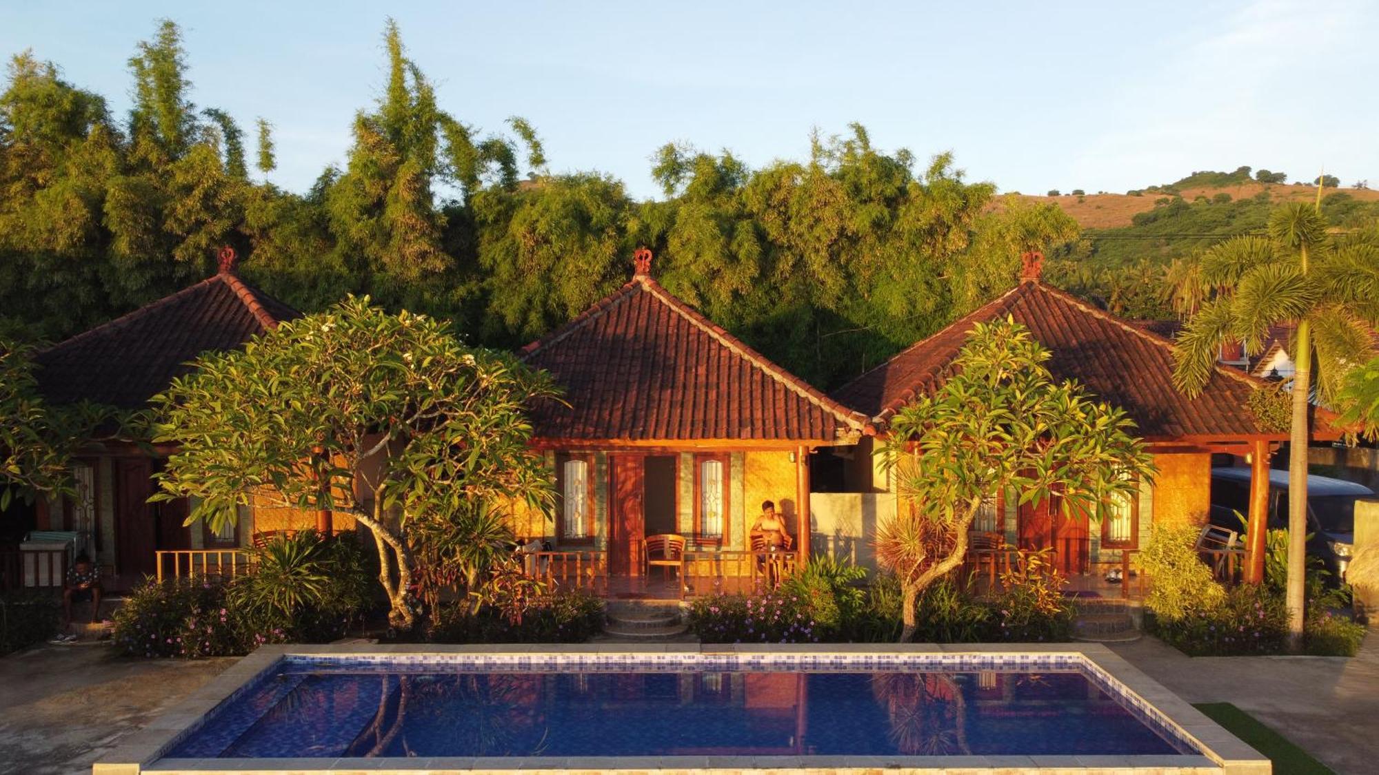 Krisna Bungalows And Restaurant Секотонг Екстериор снимка