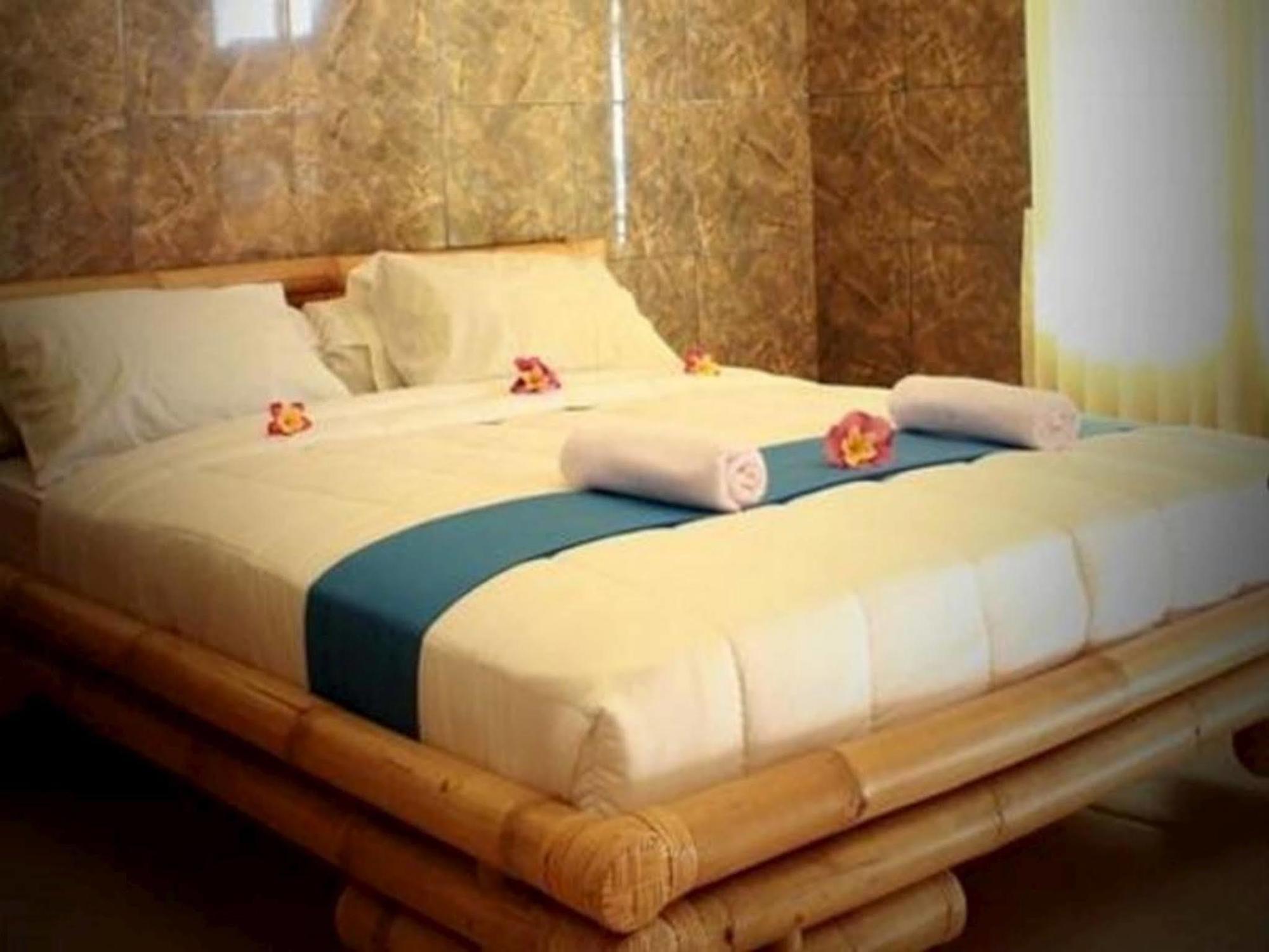 Krisna Bungalows And Restaurant Секотонг Екстериор снимка